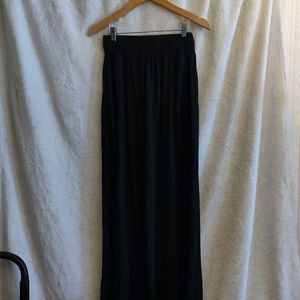 Black skirt with pockets